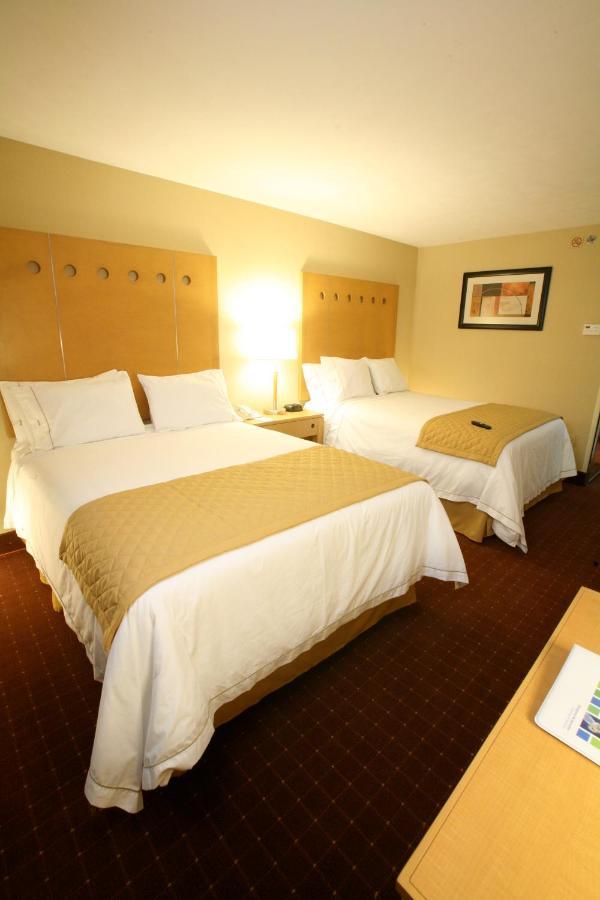 Holiday Inn Express Saltillo Zona Aeropuerto By Ihg Exterior foto
