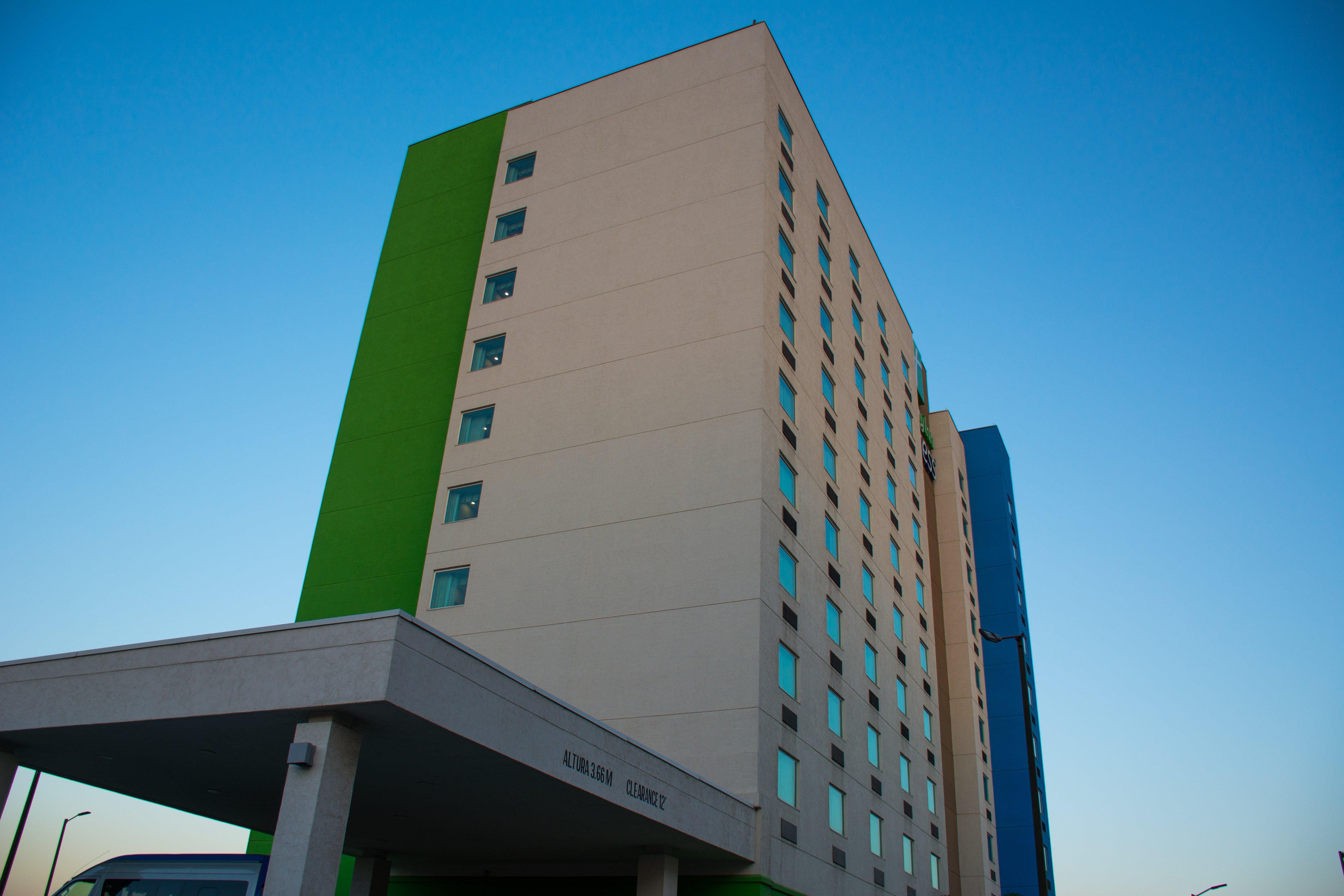 Holiday Inn Express Saltillo Zona Aeropuerto, An Ihg Hotel Exterior foto