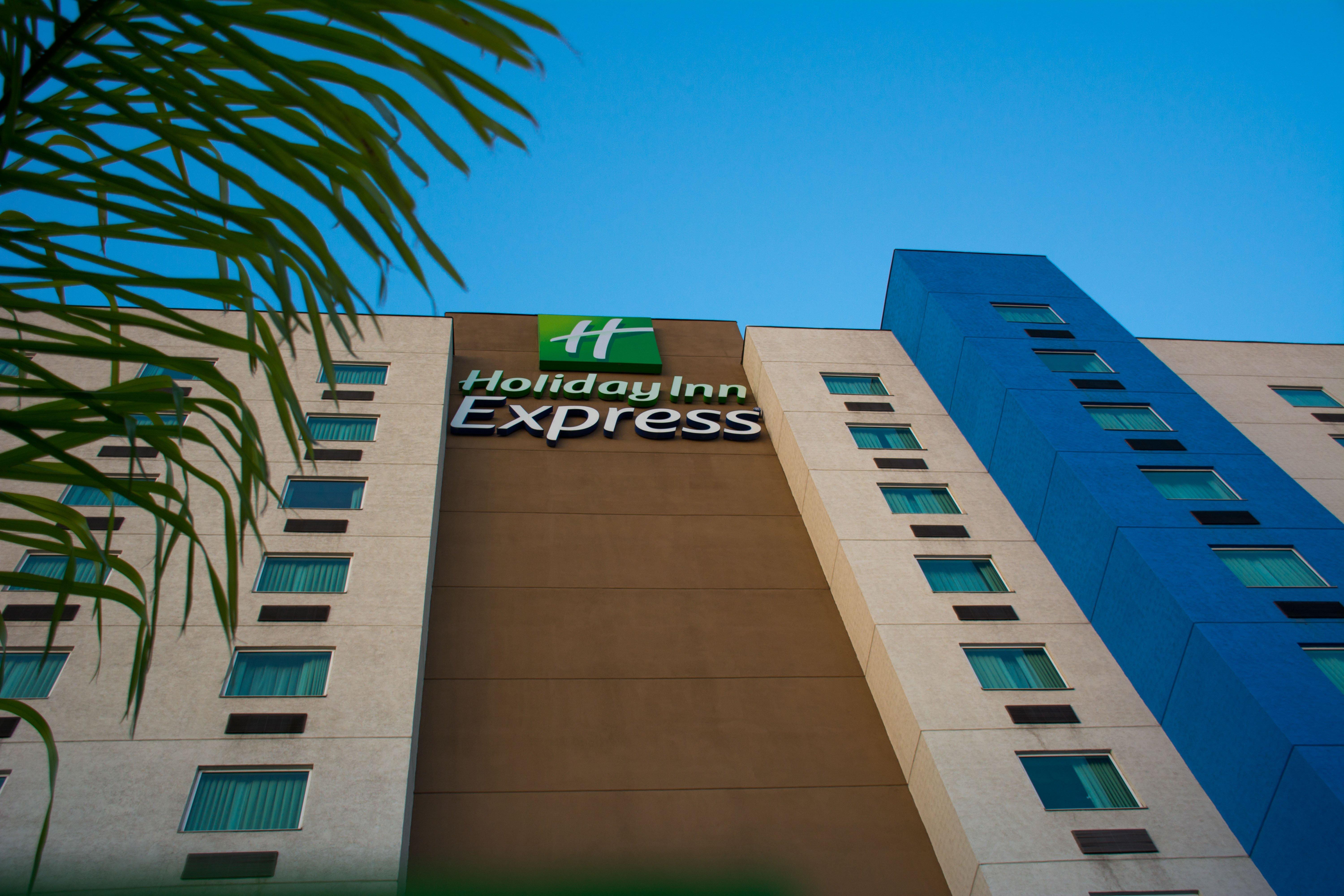 Holiday Inn Express Saltillo Zona Aeropuerto By Ihg Exterior foto
