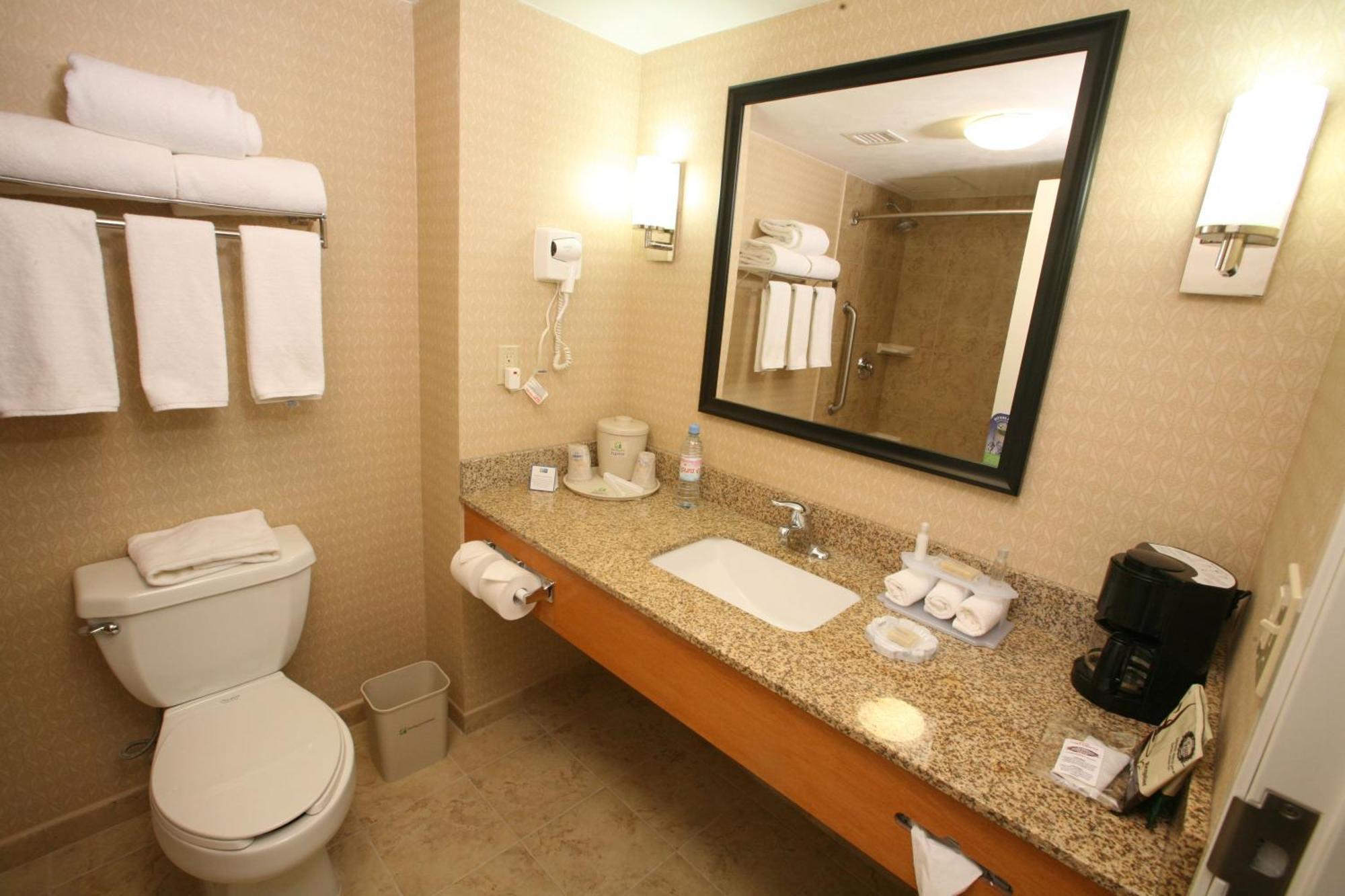 Holiday Inn Express Saltillo Zona Aeropuerto By Ihg Exterior foto