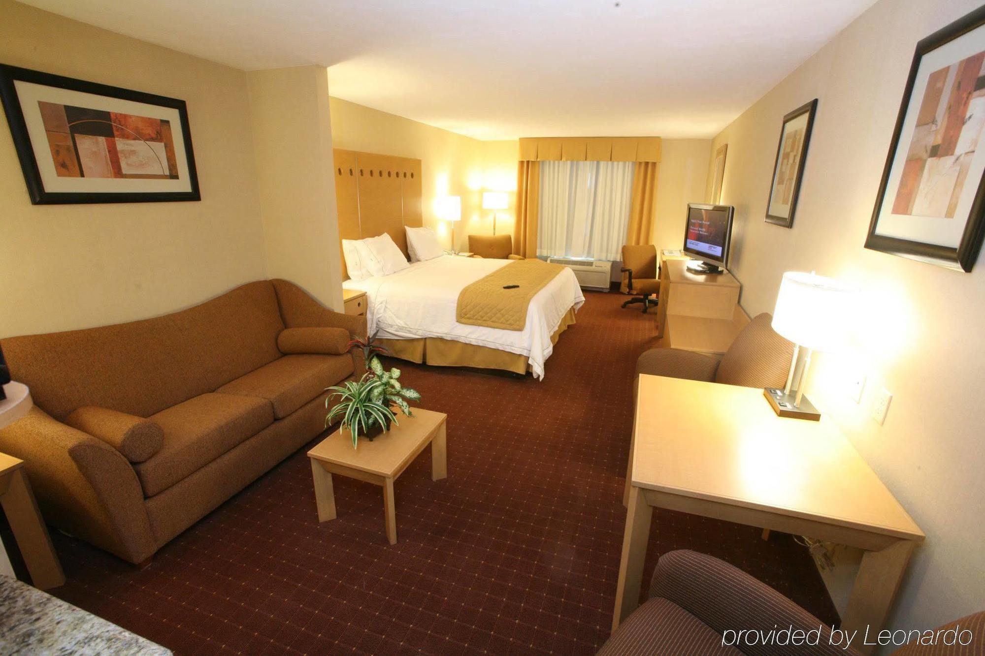 Holiday Inn Express Saltillo Zona Aeropuerto By Ihg Exterior foto