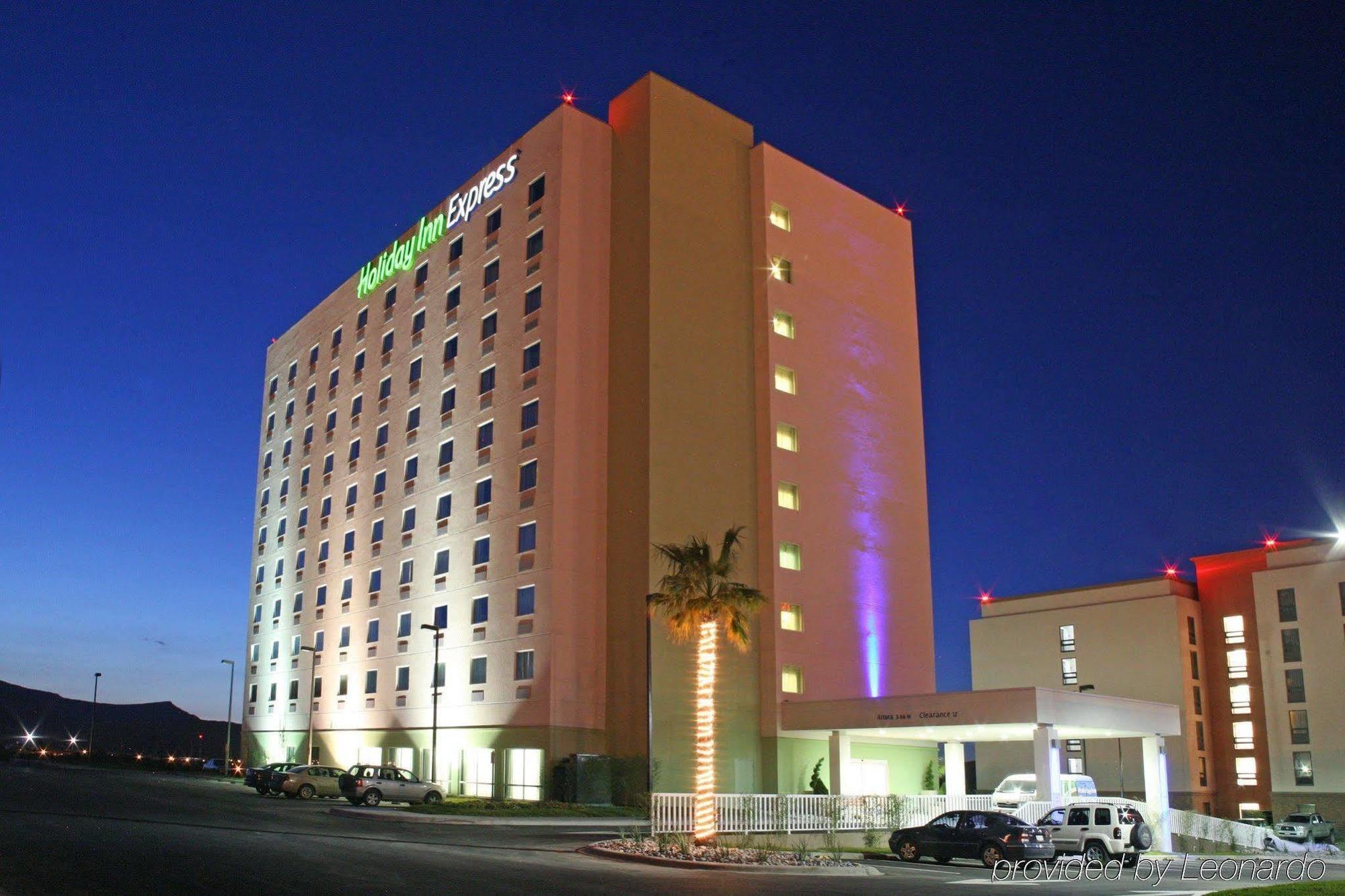 Holiday Inn Express Saltillo Zona Aeropuerto, An Ihg Hotel Exterior foto